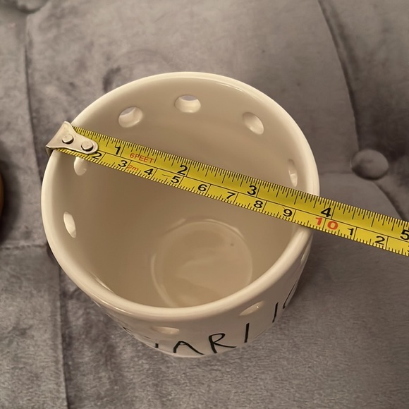 Rae Dunn GARLIC Canister - Picture 7 of 8